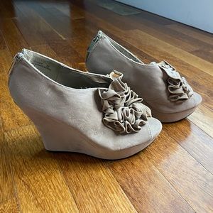 Bamboo Suede Wedge Hell size 9